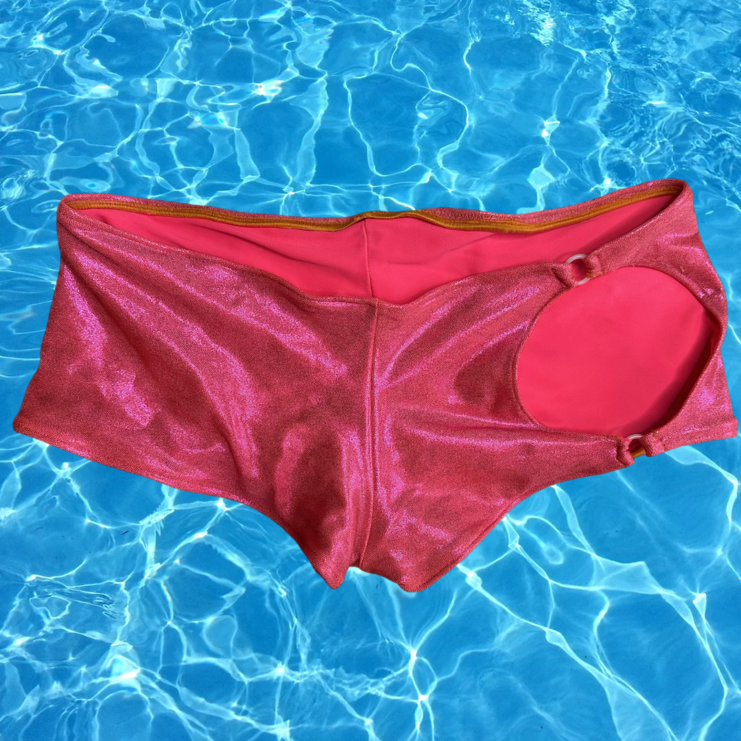 Luminous Tide O-Ring Cutout Booty Shorts te